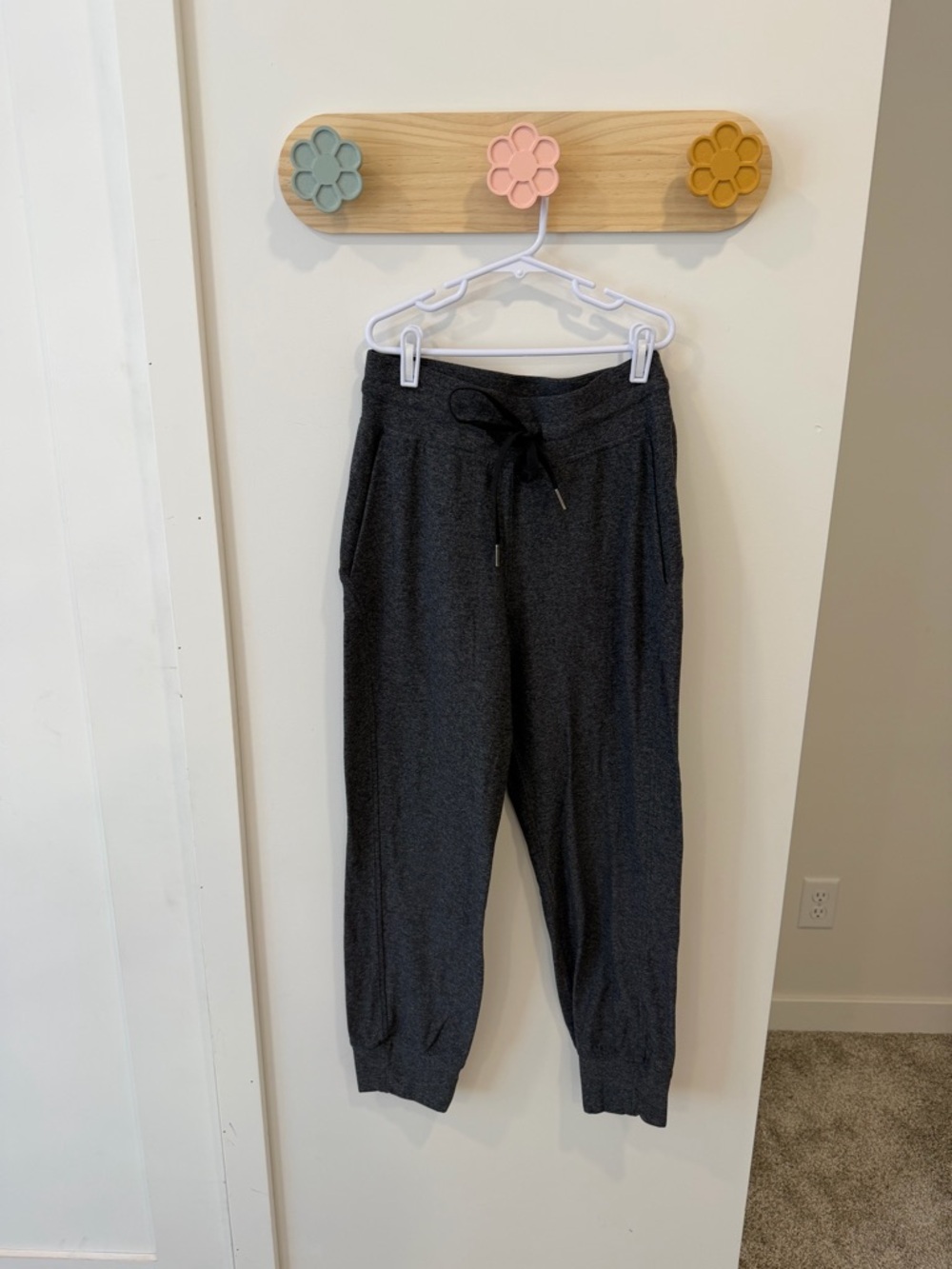 Lululemon Women’s Charcoal Gray Drawstring Joggers